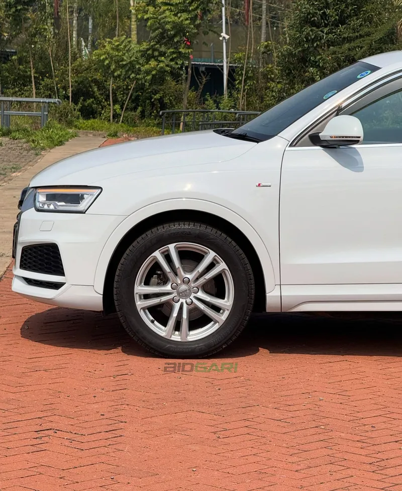 2019 Audi Q3 Quattro S-Line Petrol SUV, photo 3