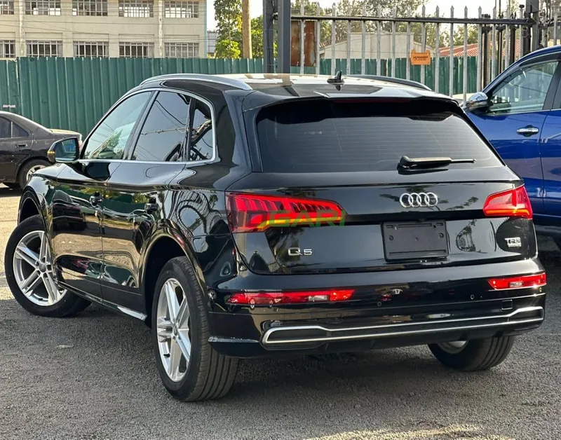 2018 Audi Q5 S-LINE QUATTRO 2L Petrol SUV, photo 3