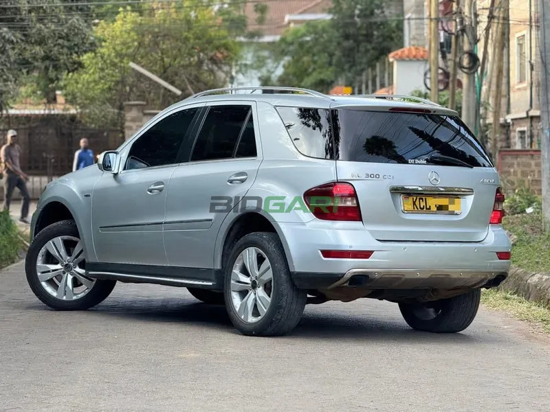 2010 Mercedes-Benz ML300 4MATIC 3L Diesel SUV, photo 4