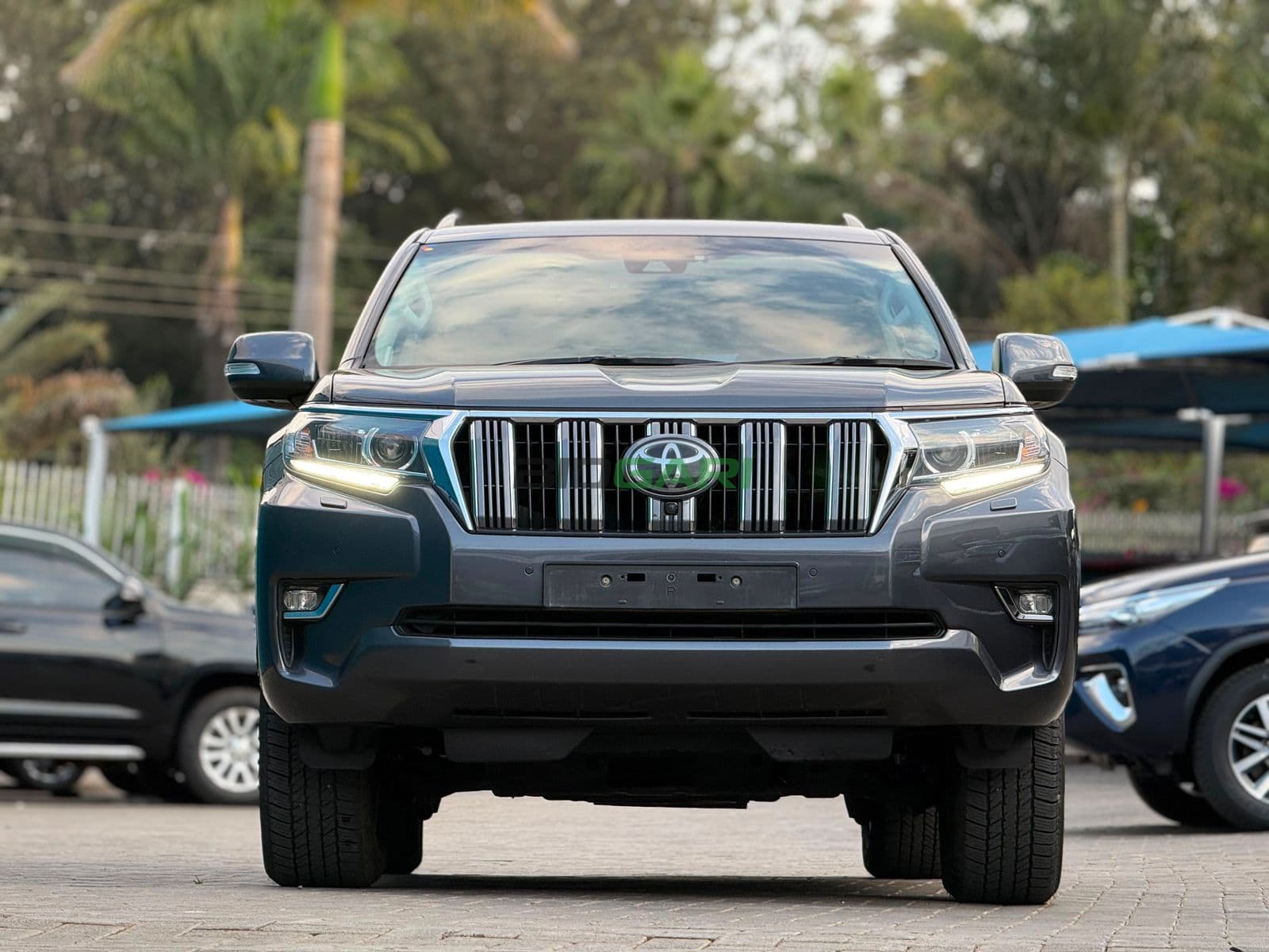 Toyota Land Cruiser ( Prado VX-L )
