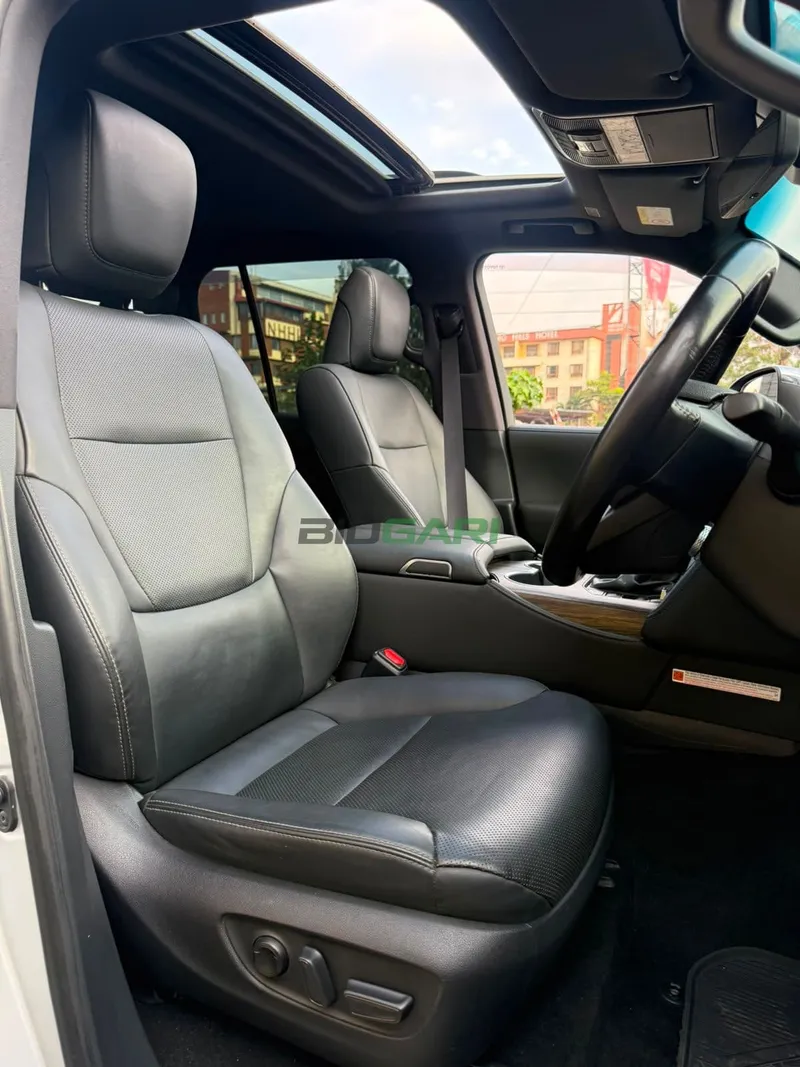 2022 Toyota Land Cruiser 300 Petrol SUV, photo 6