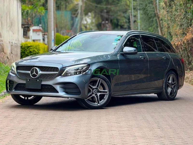 2019 Mercedes-Benz C180 1.6L Petrol, photo 2
