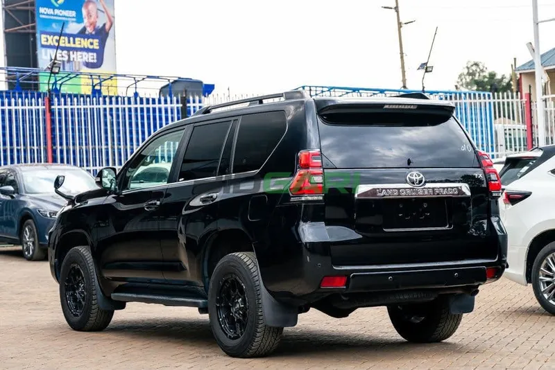 2021 Toyota Land Cruiser Prado TXL Diesel SUV, photo 4