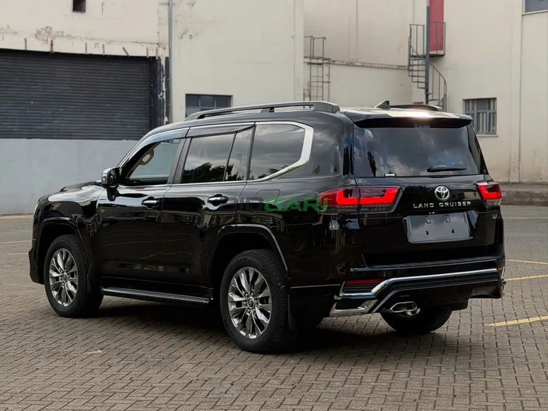 2023 Toyota Land Cruiser 300 ZX 3.5L Petrol SUV, photo 3