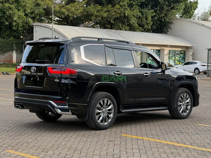 2023 Toyota Land Cruiser 300 ZX 3.5L Petrol SUV, photo 6