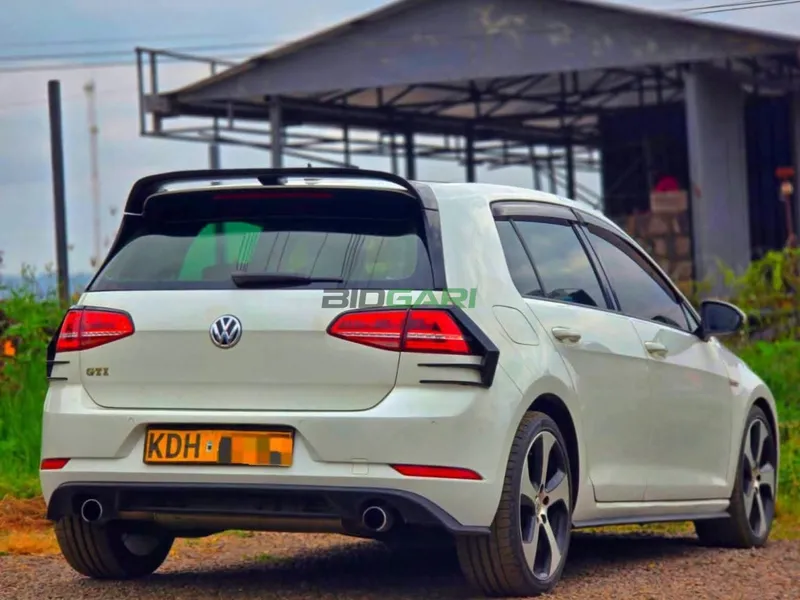 2015 Volkswagen GOLF GTI MK7 2L Petrol Hatchback, photo 3