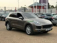 2016 Porsche Cayenne 3L Petrol SUV, photo 2
