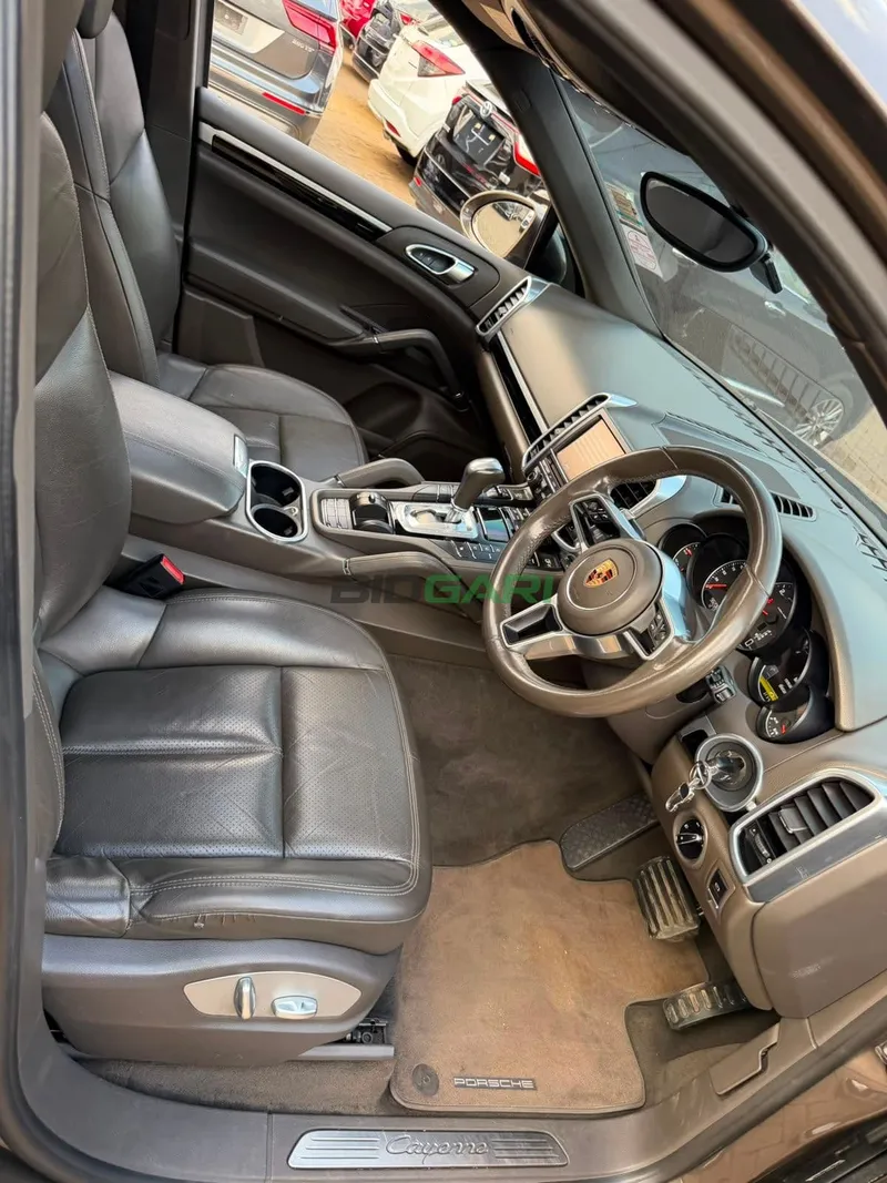 2016 Porsche Cayenne 3L Petrol SUV, photo 10