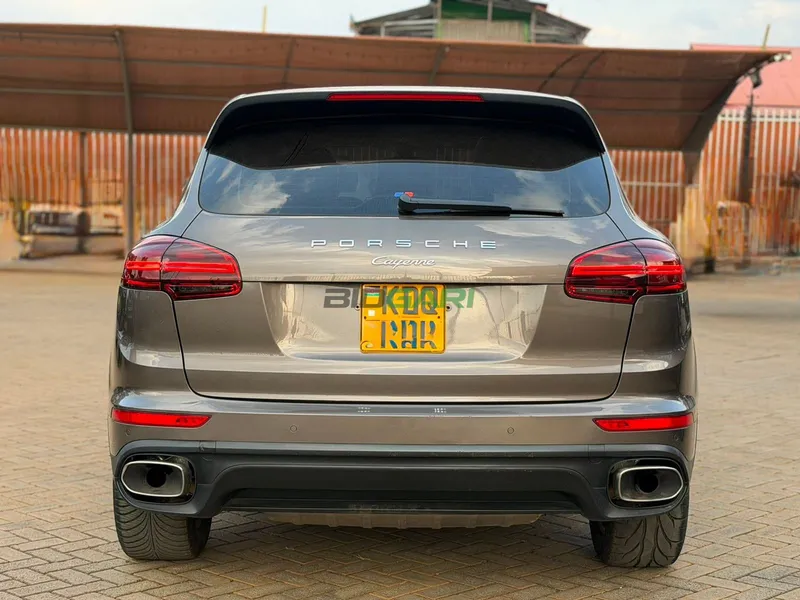 2016 Porsche Cayenne 3L Petrol SUV, photo 6
