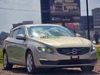 2018 Volvo V60 D4 2L Diesel Hatchback, photo 2