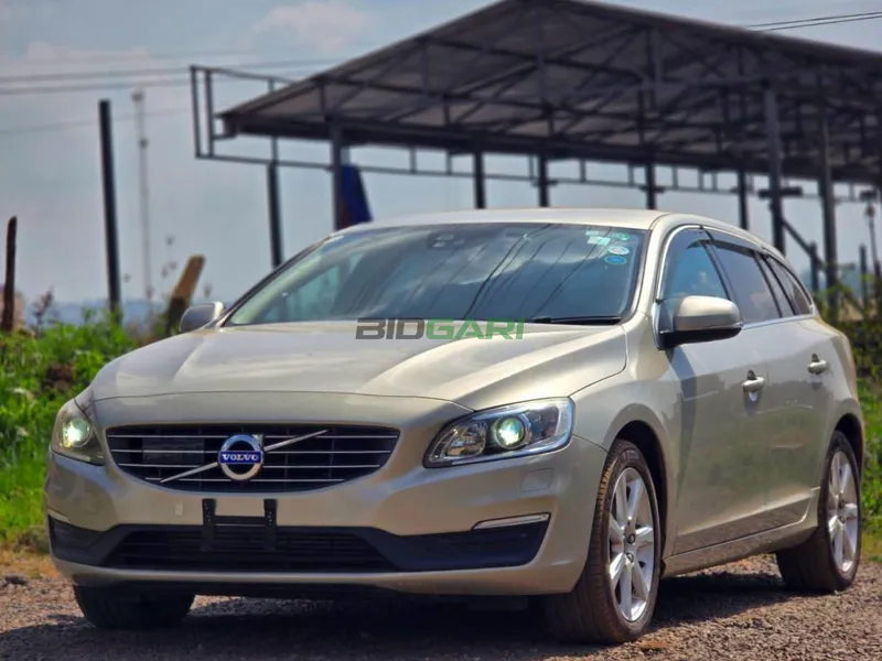 2018 Volvo V60 D4 2L Diesel Hatchback, photo 3