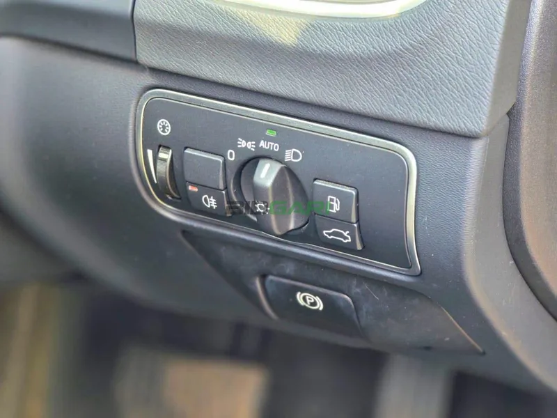 2018 Volvo V60 D4 2L Diesel Hatchback, photo 10