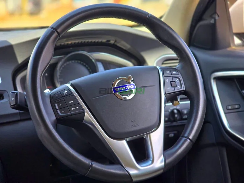 2018 Volvo V60 D4 2L Diesel Hatchback, photo 7