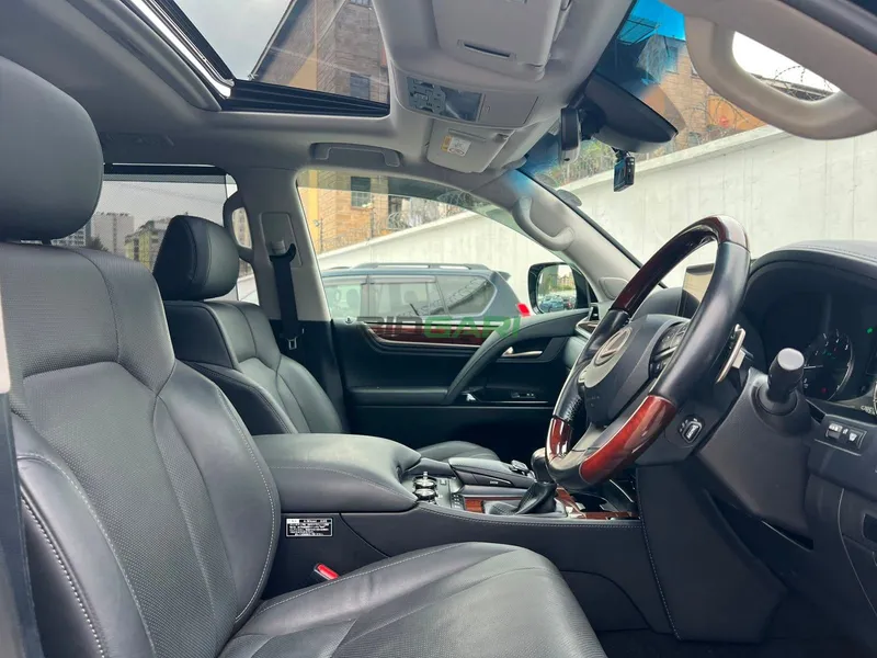 2019 Lexus LX570 5.7L Petrol SUV, photo 5