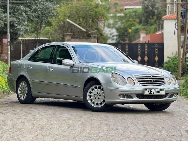 2006 Mercedes-Benz E200 1.8L Petrol Sedan, photo 2