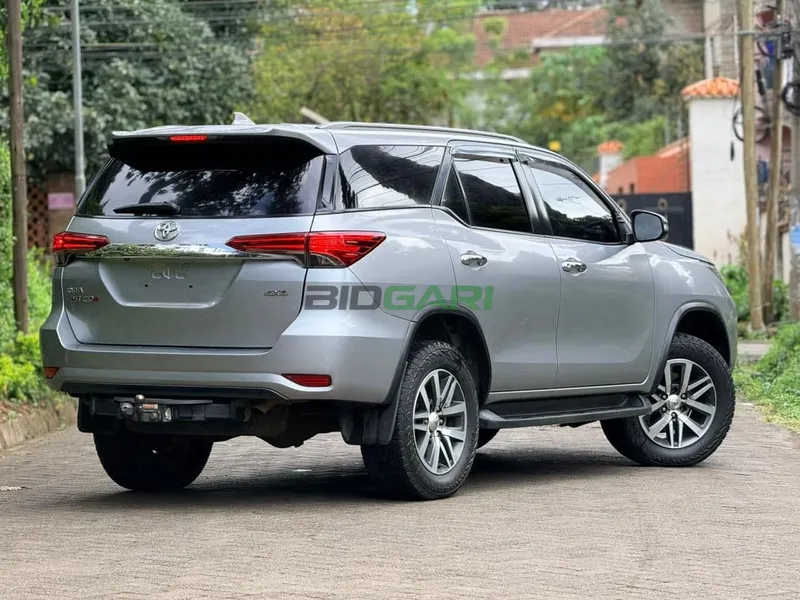 2017 Toyota Fortuner 2.8L Diesel SUV, photo 3