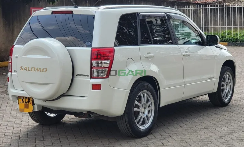 2009 Suzuki Escudo 2.4L Petrol SUV, photo 2
