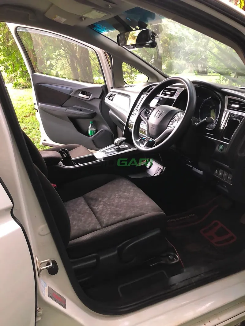 2015 Honda Shuttle Hybrid Petrol, photo 8