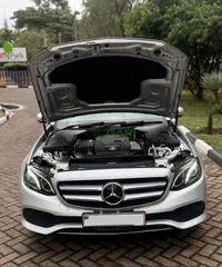 2018 Mercedes-Benz E200 2L Petrol Sedan, photo 2