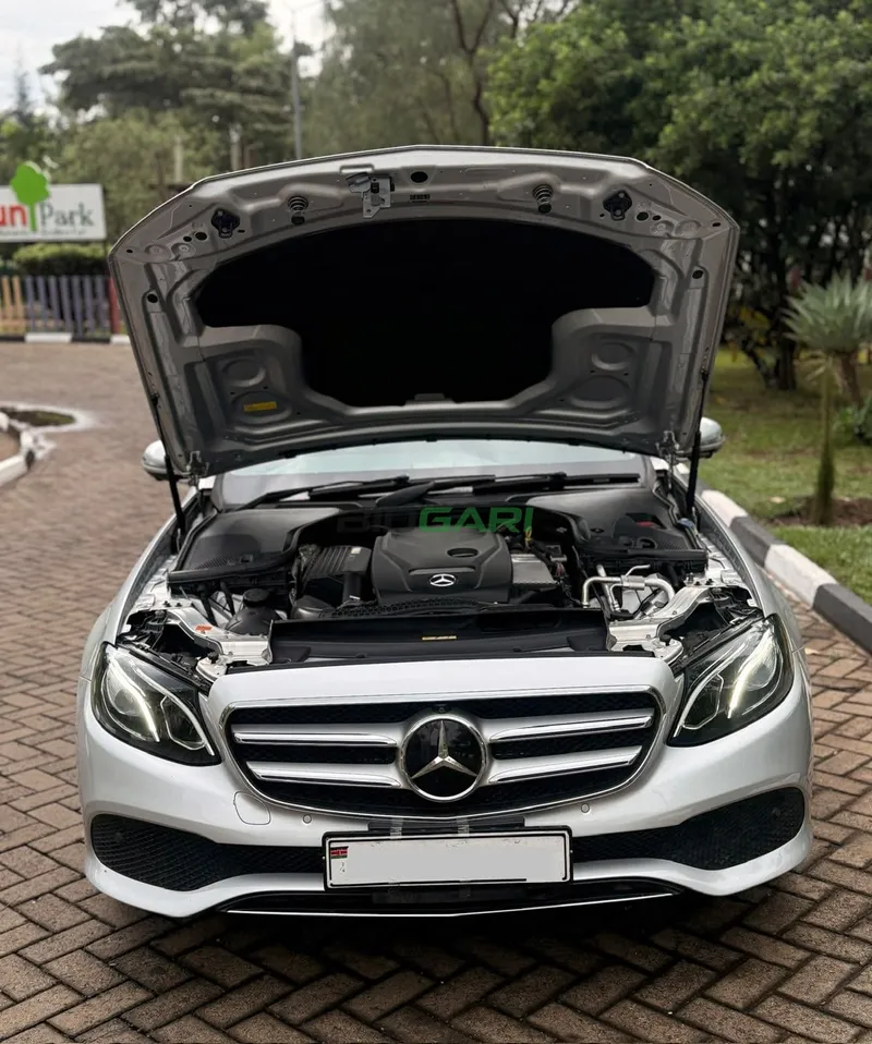 2018 Mercedes-Benz E200 2L Petrol Sedan, photo 2