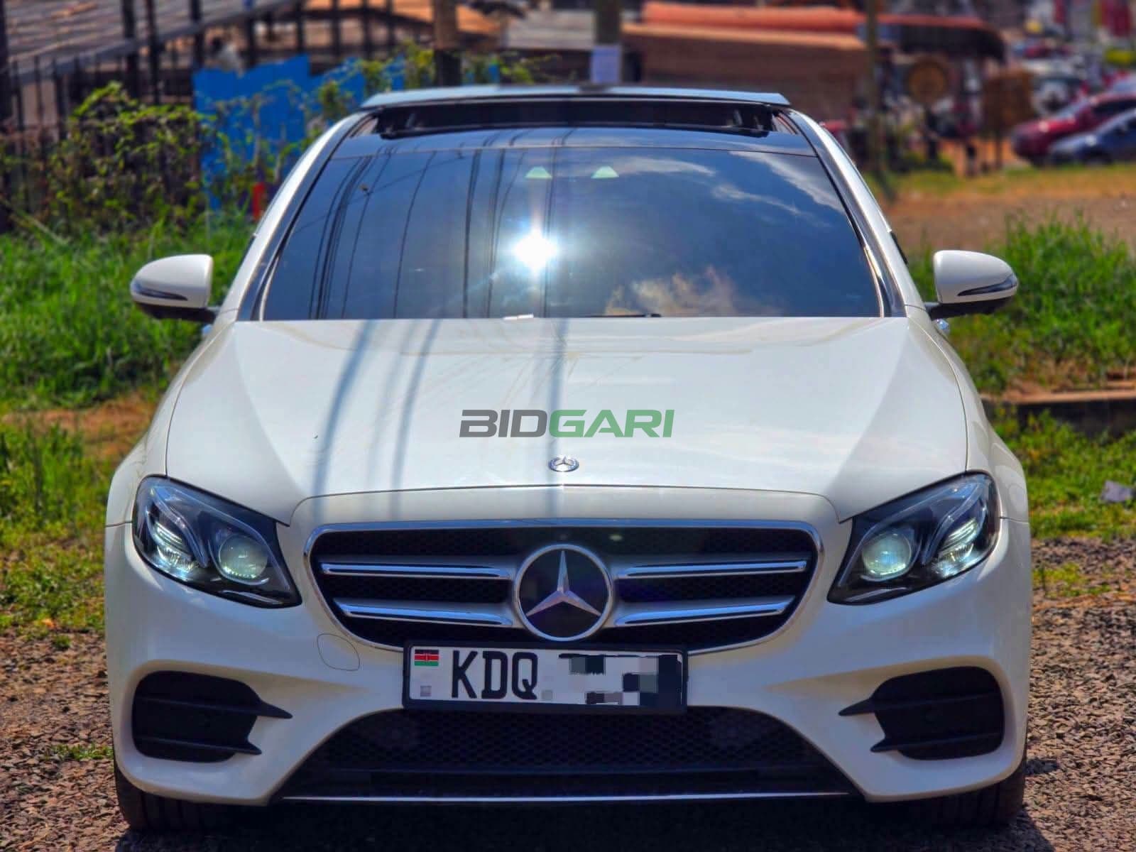 Mercedes-Benz E200 ( AMG-LINE )
