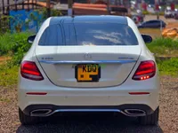 2017 Mercedes-Benz E200 AMG-LINE 2L Petrol Sedan, photo 4