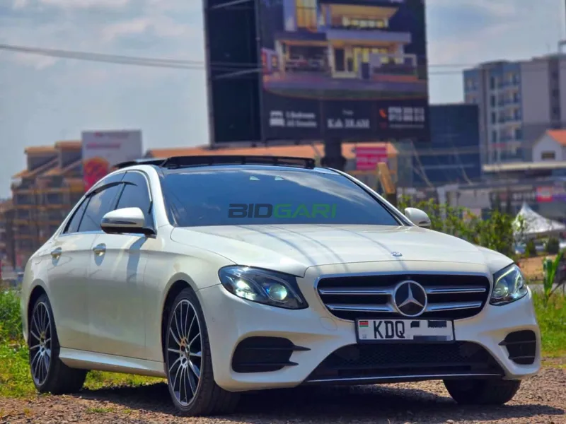 2017 Mercedes-Benz E200 AMG-LINE 2L Petrol Sedan, photo 2