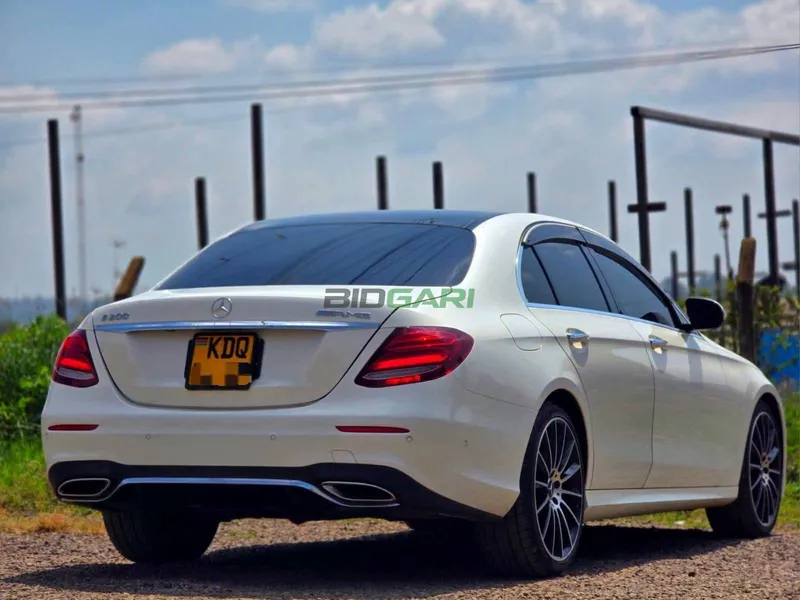 2017 Mercedes-Benz E200 AMG-LINE 2L Petrol Sedan, photo 5