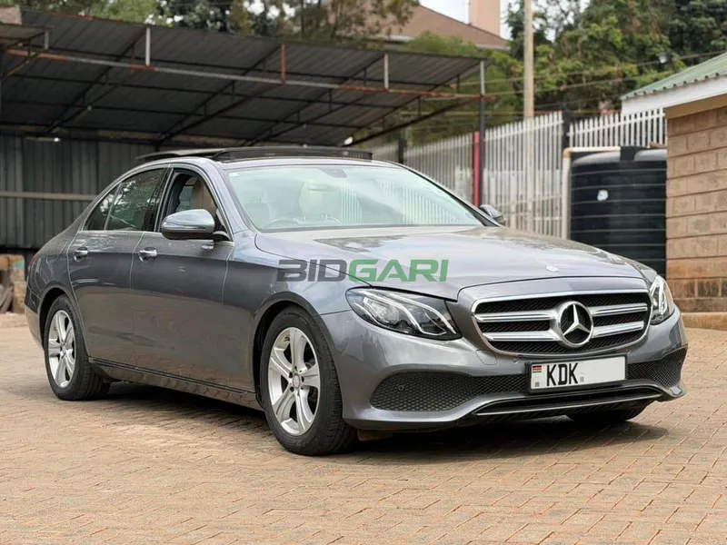 2016 Mercedes-Benz E200d 2.2L Diesel Sedan, photo 2