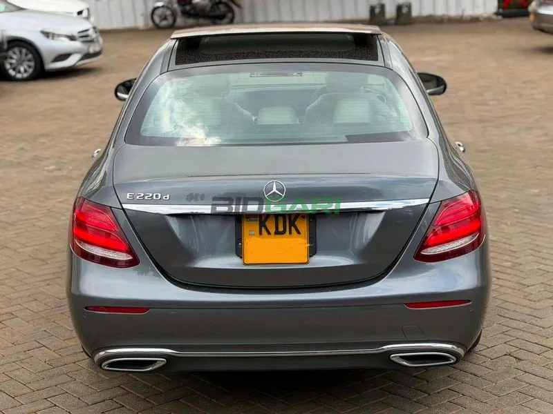 2016 Mercedes-Benz E200d 2.2L Diesel Sedan, photo 6