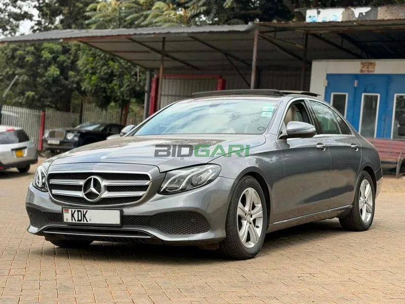 2016 Mercedes-Benz E200d 2.2L Diesel Sedan, photo 5