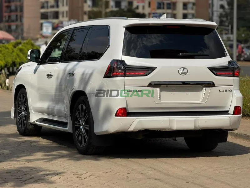 2020 Lexus LX570 Petrol SUV, photo 4