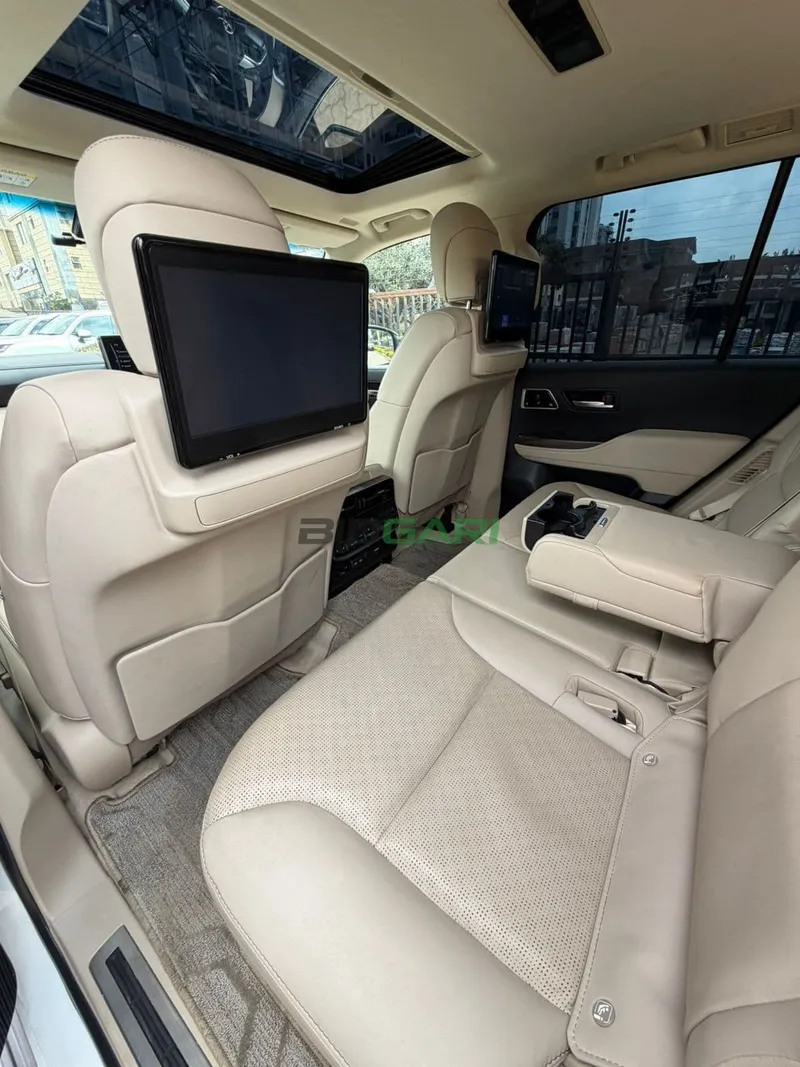 2023 Toyota Land Cruiser Petrol SUV, photo 10