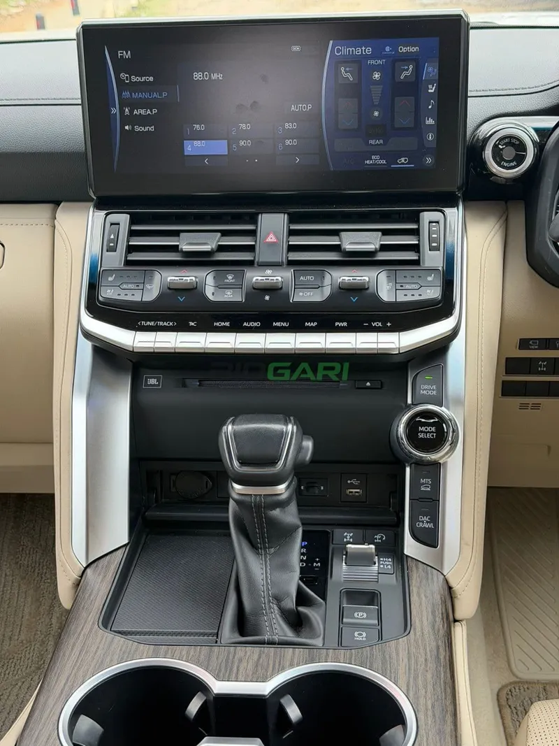 2023 Toyota Land Cruiser Petrol SUV, photo 5