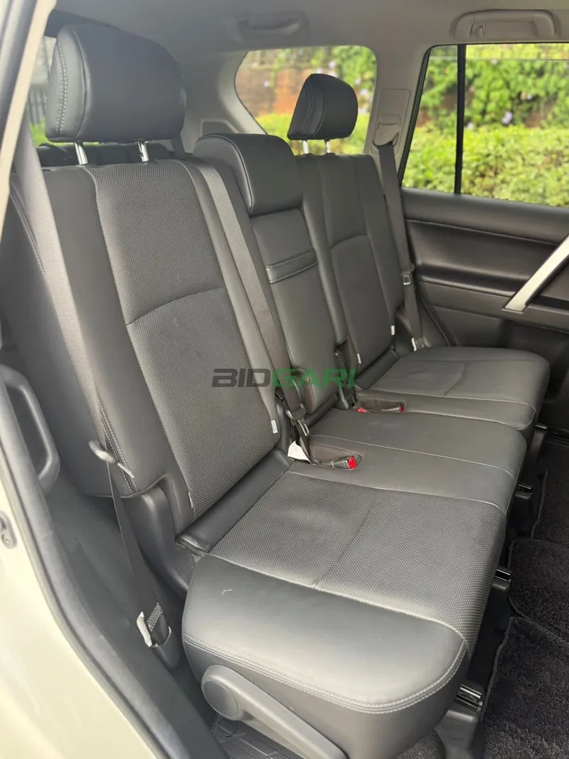2023 Toyota Land Cruiser Prado Petrol SUV, photo 5