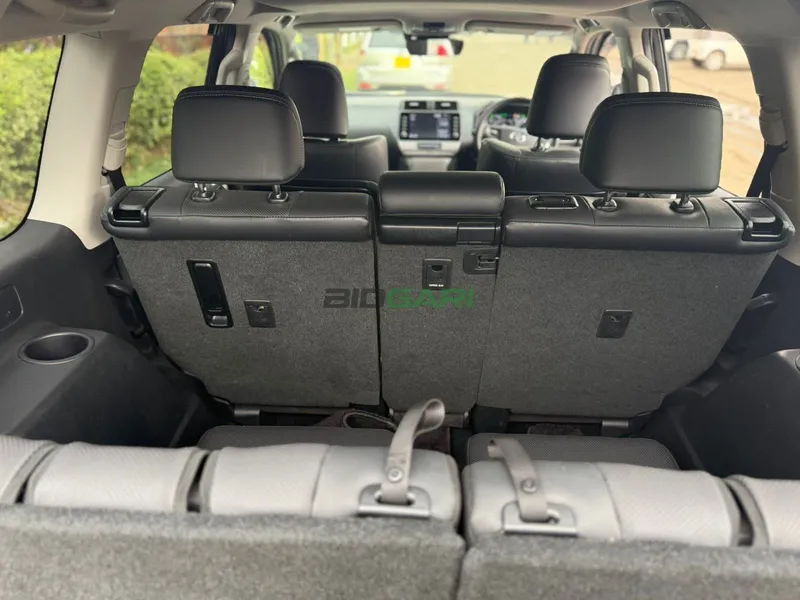 2023 Toyota Land Cruiser Prado Petrol SUV, photo 8