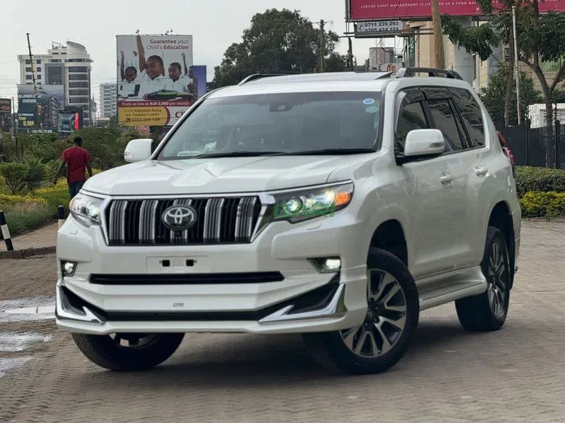 2023 Toyota Land Cruiser Prado Petrol SUV, photo 2