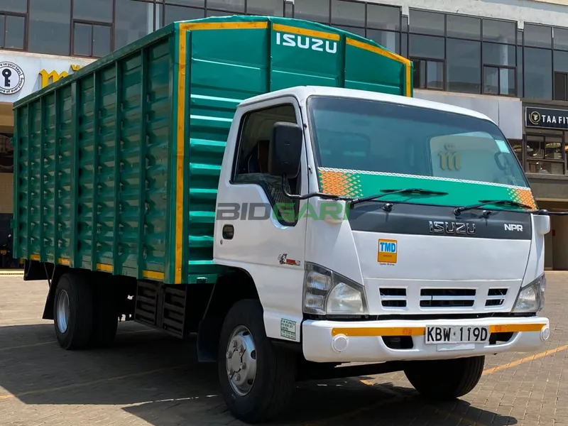 2012 Isuzu NKR 4.3L Diesel Truck, photo 2