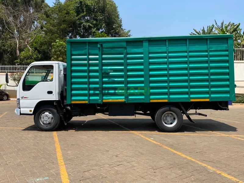 2012 Isuzu NKR 4.3L Diesel Truck, photo 4