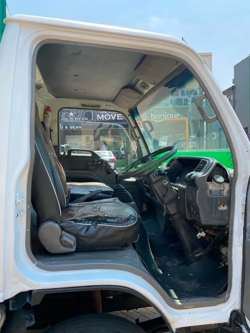 2012 Isuzu NKR 4.3L Diesel Truck, photo 10