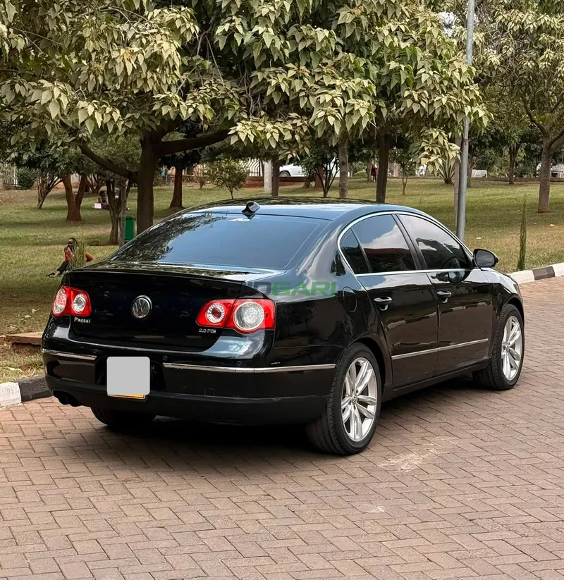 2008 Volkswagen Passat 2L Petrol Sedan, photo 3