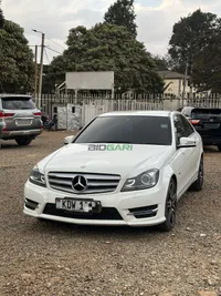 2013 Mercedes-Benz C200 Avantgrande 1.8L Petrol Sedan, photo 2