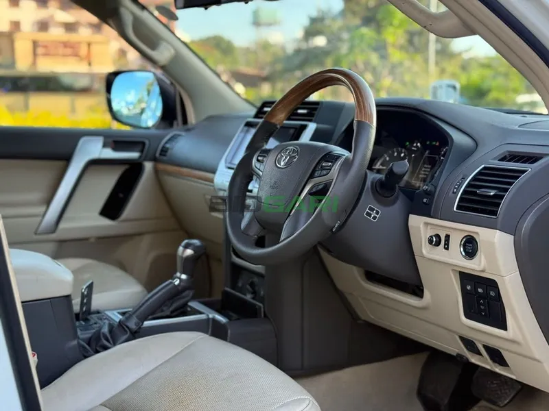 2019 Toyota Land Cruiser Prado TX-L Petrol SUV, photo 5