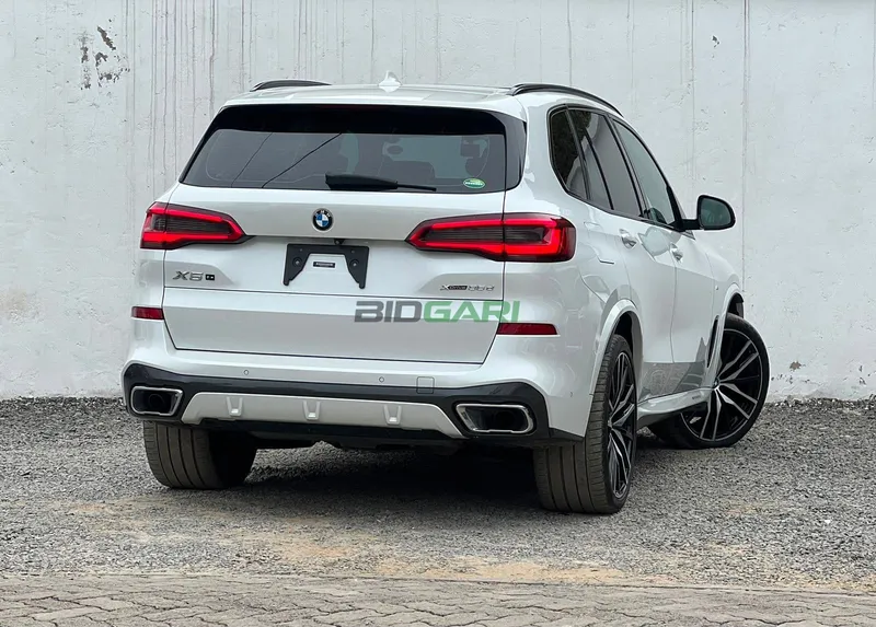 2019 BMW X5 xDRIVE 3L Diesel SUV, photo 3