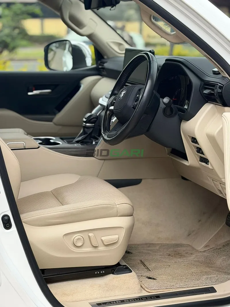 2023 Toyota LC300 ZX 4.6L Petrol SUV, photo 9