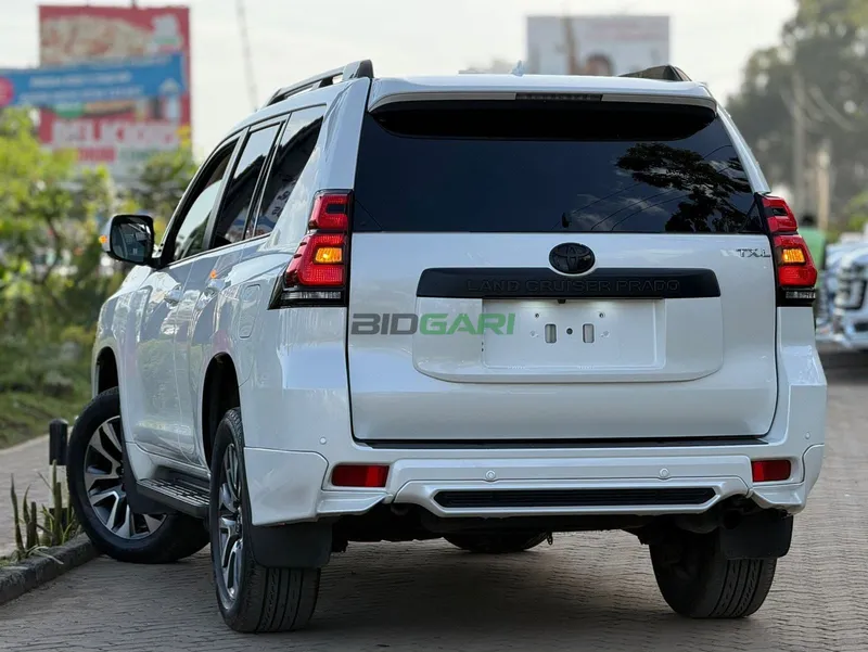 2022 Toyota Land Cruiser Prado TX-L Petrol SUV, photo 2