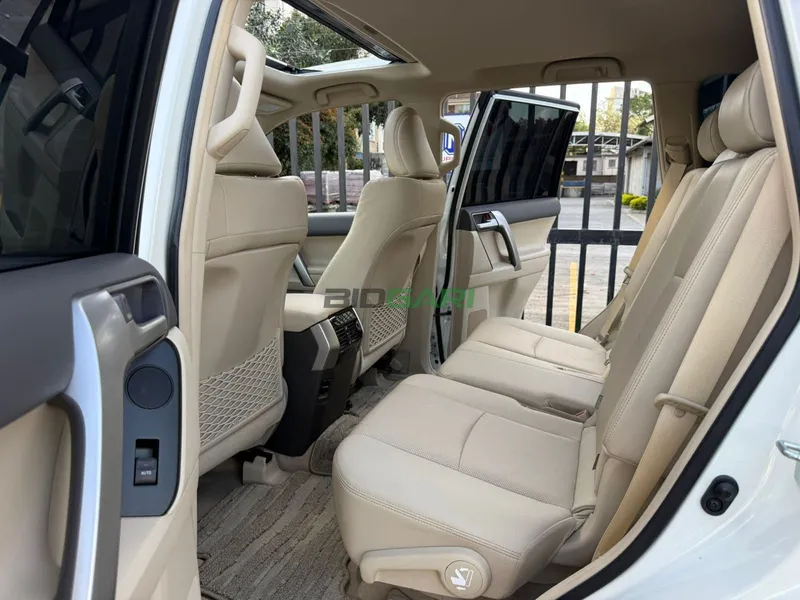 2022 Toyota Land Cruiser Prado TX-L Petrol SUV, photo 6