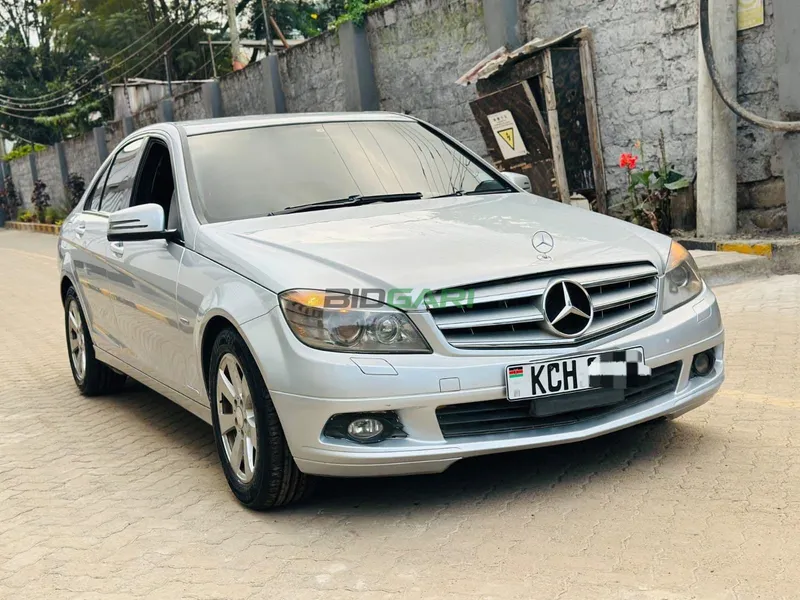 2010 Mercedes-Benz C200 CGI 1.8L Petrol Sedan, photo 2