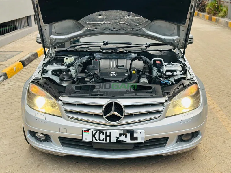 2010 Mercedes-Benz C200 CGI 1.8L Petrol Sedan, photo 5