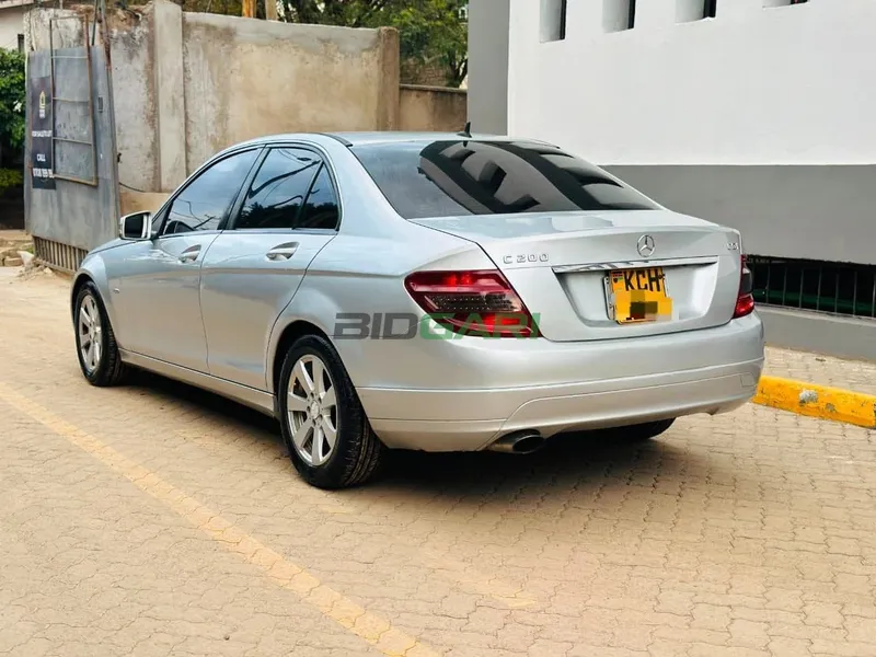 2010 Mercedes-Benz C200 CGI 1.8L Petrol Sedan, photo 3